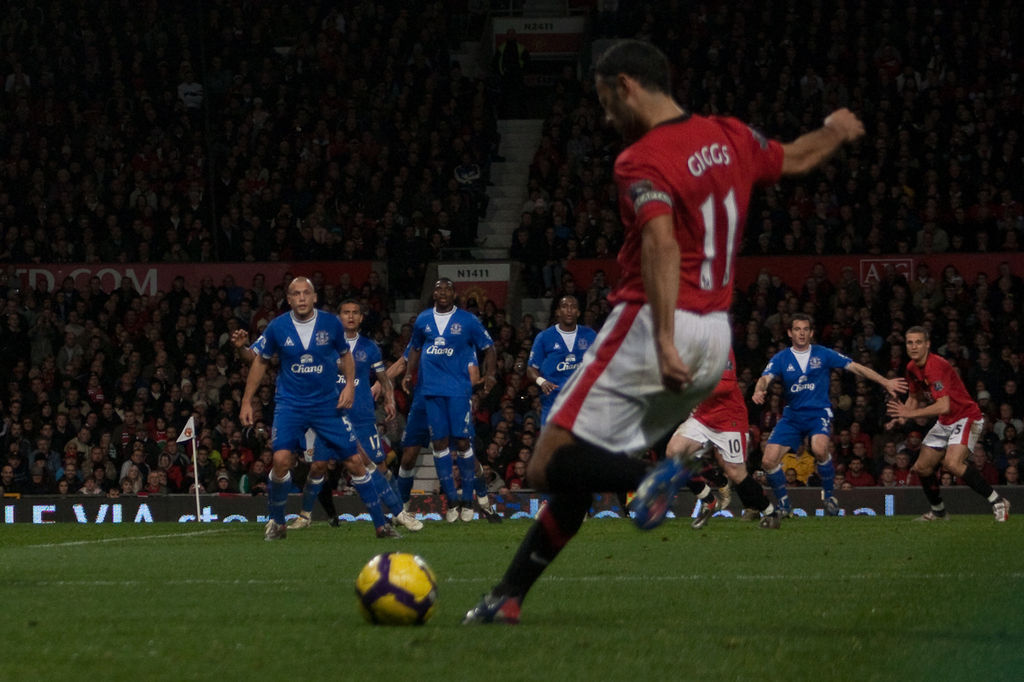 Ryan Giggs free kick vs Everton